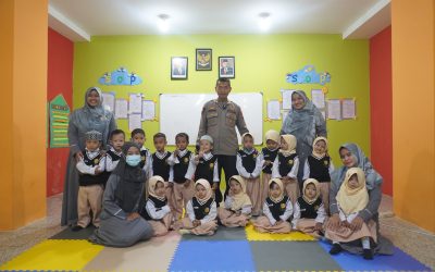 Serunya Mengenal Macam-Macam Rambu Lalu Lintas Bersama Polisi